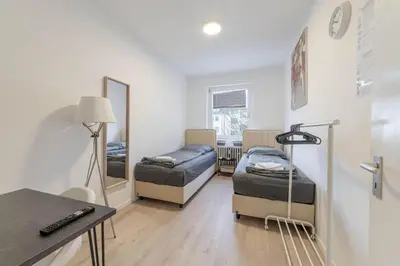 Ein Bett oder Betten in einem Zimmer der Unterkunft Zentral für 6 Nähe Messe & Hbf mit Balkon und WLAN