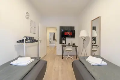 TV/Unterhaltungsangebot in der Unterkunft Zentral für 6 Nähe Messe & Hbf mit Balkon und WLAN