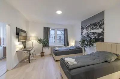 Ein Bett oder Betten in einem Zimmer der Unterkunft Zentral für 6 Nähe Messe & Hbf mit Balkon und WLAN