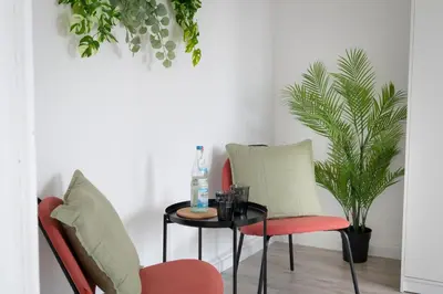 Ein Sitzbereich in der Unterkunft SpaceStays Apartment 4 Personen WLAN Smart-TV