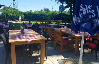 Ein Restaurant oder anderes Speiselokal in der Unterkunft Rooms by Ruhrpadel