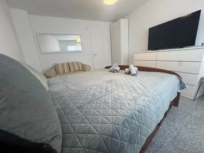 Ein Bett oder Betten in einem Zimmer der Unterkunft Modernes City Apartment 2 Min zum HBF Mülheim