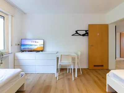 Ein Bett oder Betten in einem Zimmer der Unterkunft BudgetRoom 3 SZ Balkonwohnung für Teams