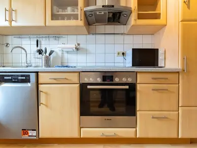 Küche/Küchenzeile in der Unterkunft BudgetRoom 3 SZ Balkonwohnung für Teams