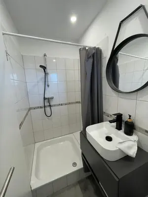 Ein Badezimmer in der Unterkunft Zentrales, loftartiges Apartment in Lüdenscheid mit Balkon & Weitblick