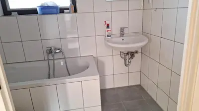 Ein Badezimmer in der Unterkunft 4 Betten Bad WC Ideal für Kurzaufenthalt