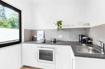 Küche/Küchenzeile in der Unterkunft Sanierte 2 Zimmer Wohnung