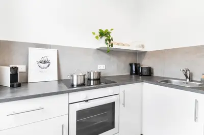Küche/Küchenzeile in der Unterkunft Sanierte 2 Zimmer Wohnung