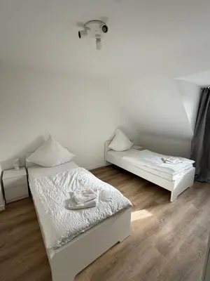 Ein Bett oder Betten in einem Zimmer der Unterkunft Two-Bedroom Apartment