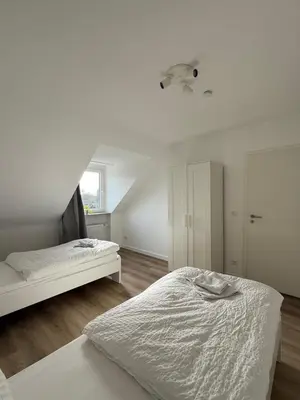 Ein Bett oder Betten in einem Zimmer der Unterkunft Two-Bedroom Apartment