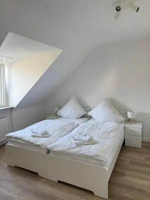 Ein Bett oder Betten in einem Zimmer der Unterkunft Two-Bedroom Apartment