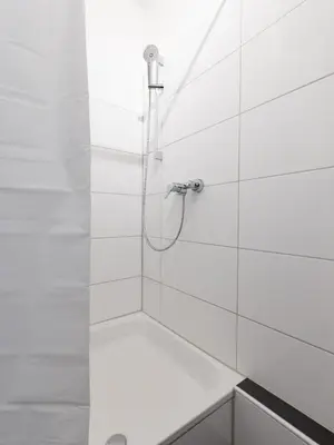 Ein Badezimmer in der Unterkunft BudgetRoom 3 Betten Küche Bad Studio
