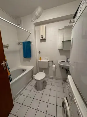Ein Badezimmer in der Unterkunft Große Wohnung verkehrsgünstig im Zentrum Duisburgs