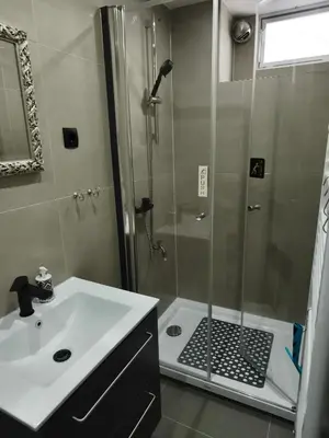 Ein Badezimmer in der Unterkunft Komplettes Appartement mit separatem Eingang