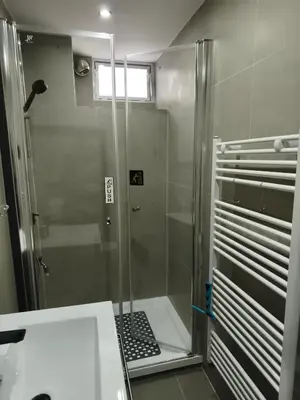 Ein Badezimmer in der Unterkunft Komplettes Appartement mit separatem Eingang