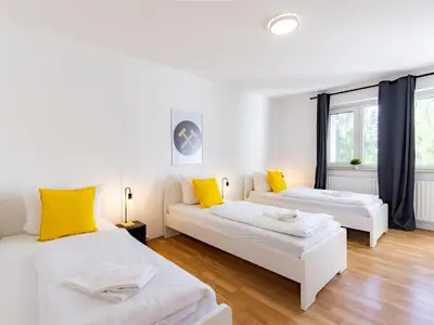 Ein Bett oder Betten in einem Zimmer der Unterkunft BudgetRoom 3 Schlafzimmer Workers Home