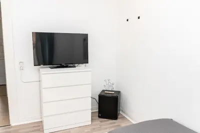 TV/Unterhaltungsangebot in der Unterkunft CosyHomes24 - TOP traffic connection and balcony - UN02a