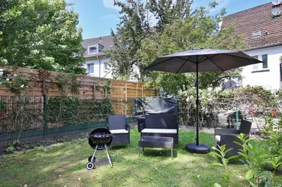 Ein Garten an der Unterkunft Feel good and rest well - Apartments for workers and tourists 1-4 person - WiFi - Smart TV - Garden