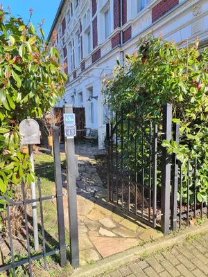Ein Garten an der Unterkunft LöwenTal an der Ruhr mit Terrasse und mit Parkplatz