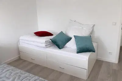 Ein Bett oder Betten in einem Zimmer der Unterkunft Top modernes Apartment direkt an Messe, Cali