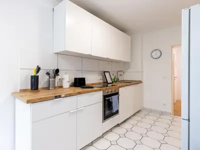 Küche/Küchenzeile in der Unterkunft BudgetRoom 3 Bedroom Perfect for Teams