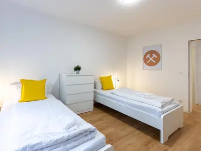 Ein Bett oder Betten in einem Zimmer der Unterkunft BudgetRoom 3 Bedroom Perfect for Teams