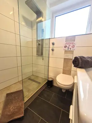 Ein Badezimmer in der Unterkunft Moderne Wohnung mit Balkon und top Anbindung