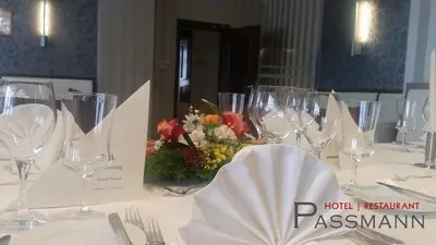 Ein Restaurant oder anderes Speiselokal in der Unterkunft Hotel Restaurant Passmann
