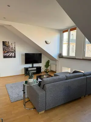Ein Sitzbereich in der Unterkunft Helle Dachgeschoßwohnung am Laurentiusplatz