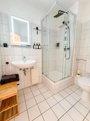 Ein Badezimmer in der Unterkunft Apartment with balcony, good parking for long stay