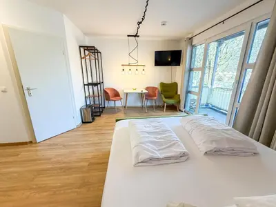 Ein Bett oder Betten in einem Zimmer der Unterkunft Apartment with balcony, good parking for long stay