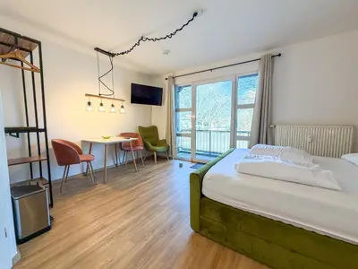 Ein Bett oder Betten in einem Zimmer der Unterkunft Apartment with balcony, good parking for long stay