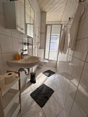 Ein Badezimmer in der Unterkunft Gevelsberg, attraktive Lage für Geschäftsleute, Monteure, 4 Zimmer, Wlan, SmartTV
