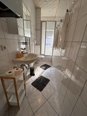 Ein Badezimmer in der Unterkunft Gevelsberg, attraktive Lage für Geschäftsleute, Monteure, 4 Zimmer, Wlan, SmartTV
