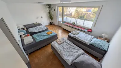 Ein Bett oder Betten in einem Zimmer der Unterkunft Conny City Balcony Apartment 75m2 6 Guests