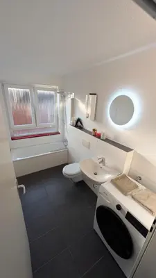 Ein Badezimmer in der Unterkunft Conny City Balcony Apartment 75m2 6 Guests