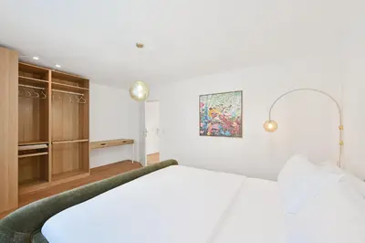 Ein Bett oder Betten in einem Zimmer der Unterkunft Beautiful 2-Room Apartment in City Center with Kitchen and Free Wifi