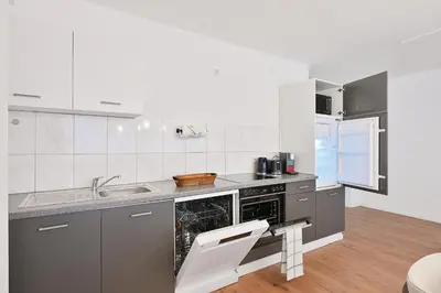 Küche/Küchenzeile in der Unterkunft Beautiful 2-Room Apartment in City Center with Kitchen and Free Wifi