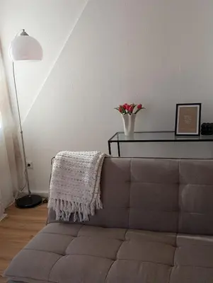 Ein Sitzbereich in der Unterkunft Komplett renovierte Design-Wohnung in Stadtnähe