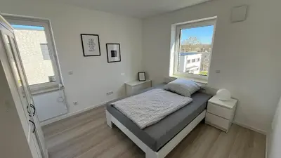 Ein Bett oder Betten in einem Zimmer der Unterkunft Neue und modische Wohnung im Duisburger Süden