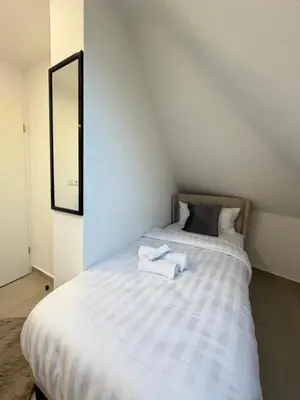 Ein Bett oder Betten in einem Zimmer der Unterkunft Modernes Apartment mit Smart-TV & WLAN nahe Messe