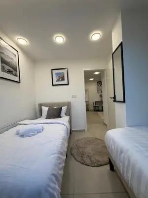 Ein Bett oder Betten in einem Zimmer der Unterkunft Modernes Apartment mit Smart-TV & WLAN nahe Messe