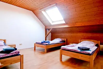 Ein Bett oder Betten in einem Zimmer der Unterkunft apartmondo Ferienwohnungen Solingen