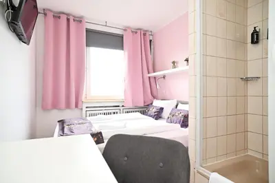 Ein Bett oder Betten in einem Zimmer der Unterkunft Self check in City Hostel Nordstern
