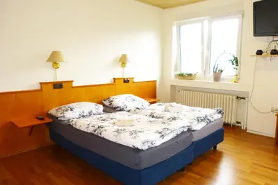 Ein Bett oder Betten in einem Zimmer der Unterkunft Messe-Zimmer TuS-Treff