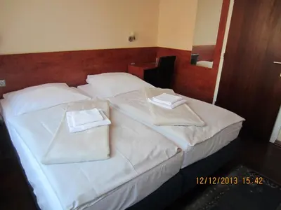 Ein Bett oder Betten in einem Zimmer der Unterkunft Altstadt Hotel Rheinblick