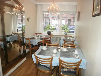 Ein Restaurant oder anderes Speiselokal in der Unterkunft Altstadt Hotel Rheinblick