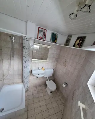 Ein Badezimmer in der Unterkunft Messezimmer am Thewissenweg