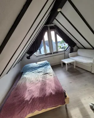 Ein Bett oder Betten in einem Zimmer der Unterkunft Messezimmer am Thewissenweg