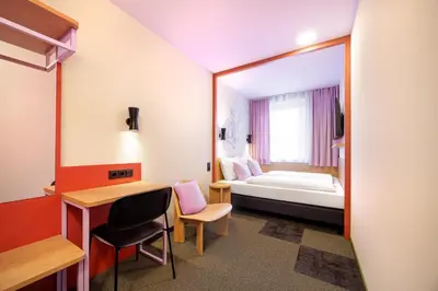 Ein Bett oder Betten in einem Zimmer der Unterkunft McDreams Hotel Wuppertal City